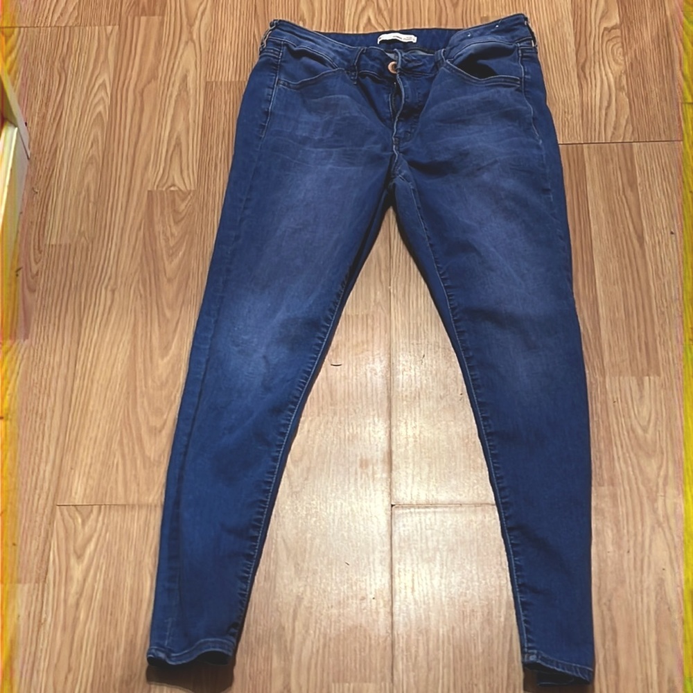 Low rise, blue jeggings